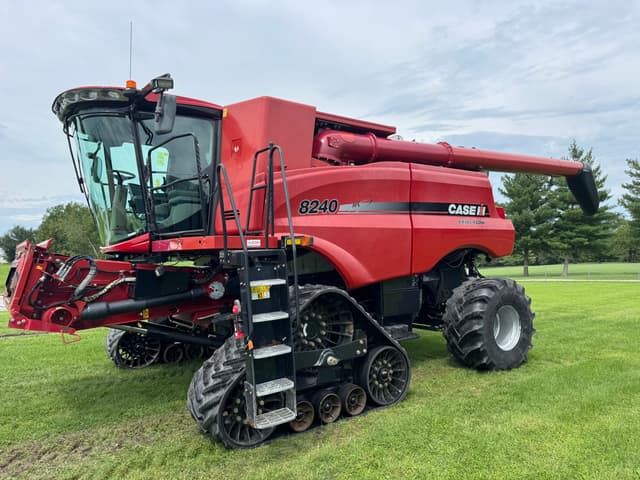 Image of Case IH 8240 equipment image 1