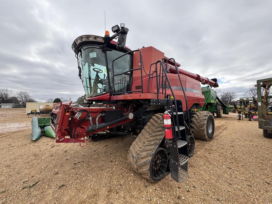 Image of Case IH 8240 Image 0