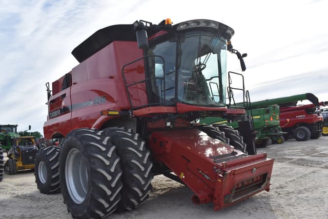 Image of Case IH 8240 equipment image 3