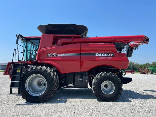 Image of Case IH 8240 equipment image 3