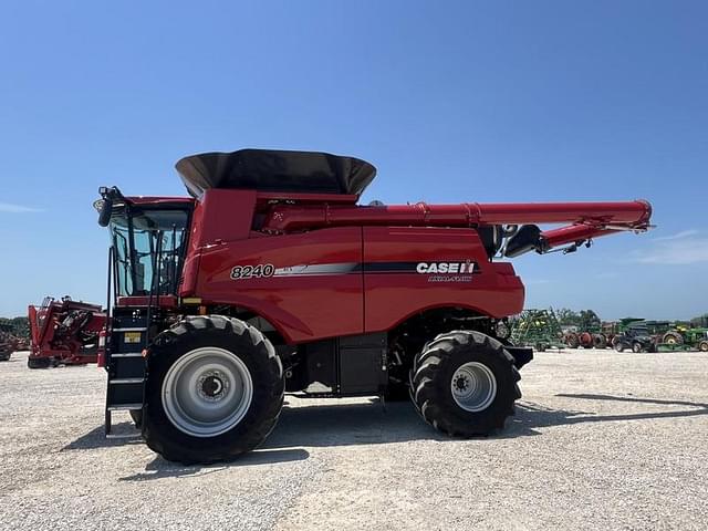 Image of Case IH 8240 equipment image 4