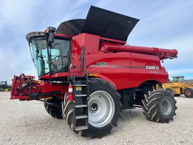 Image of Case IH 8250 equipment image 2