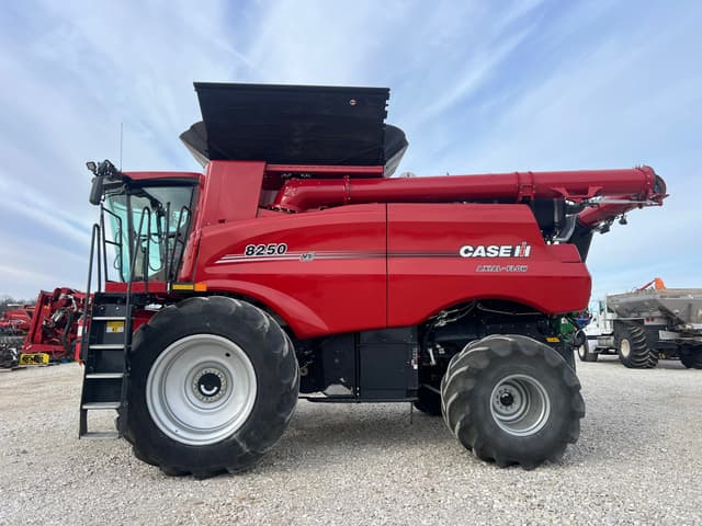 Image of Case IH 8250 equipment image 3