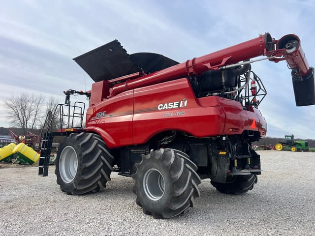 Image of Case IH 8250 equipment image 4