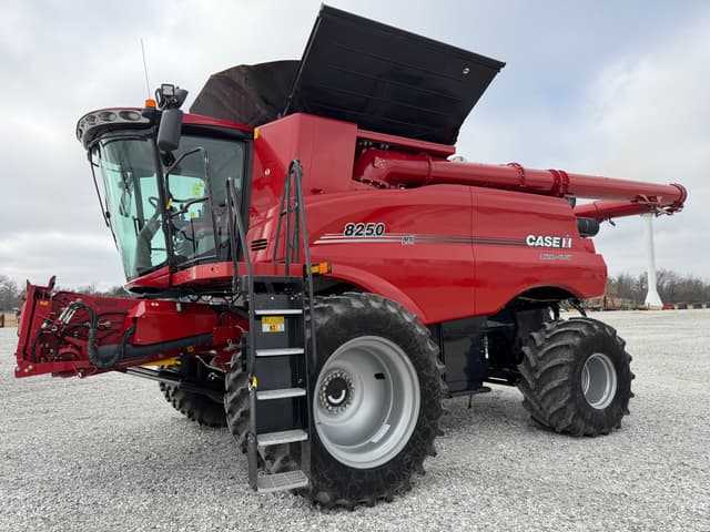 Image of Case IH 8250 equipment image 2