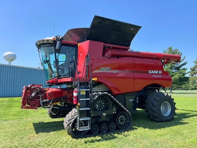Image of Case IH 8250 equipment image 2