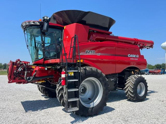 Image of Case IH 8250 equipment image 2