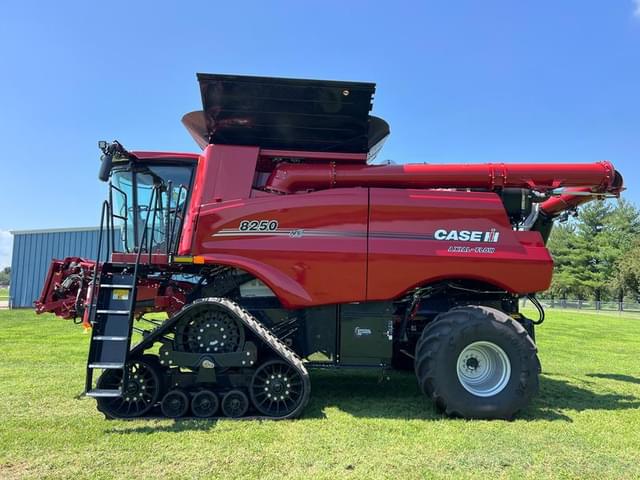 Image of Case IH 8250 equipment image 2