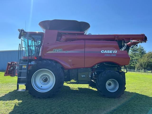 Image of Case IH 8250 equipment image 2