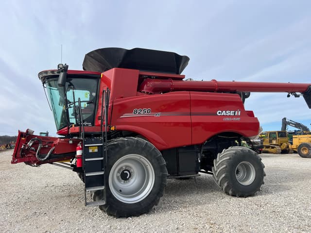 Image of Case IH 8250 equipment image 2