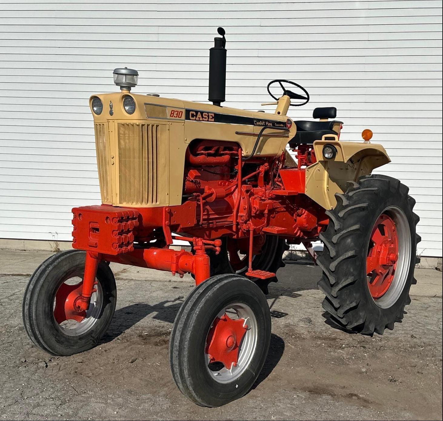 J.I. Case 830 Equipment Image0