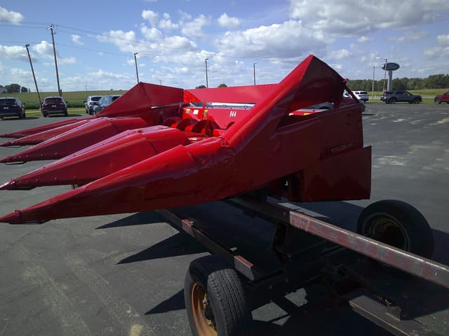 Image of International Harvester 944 equipment image 4