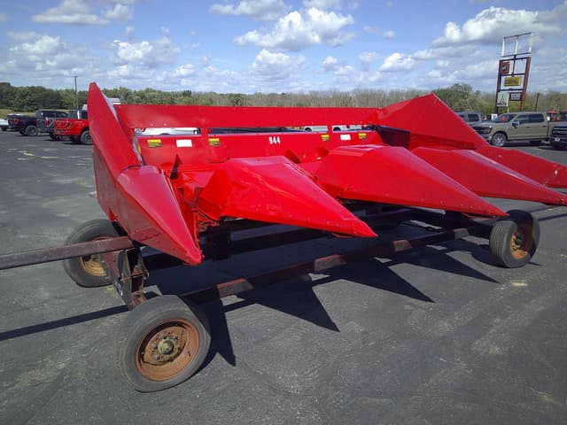 Image of International Harvester 944 equipment image 3