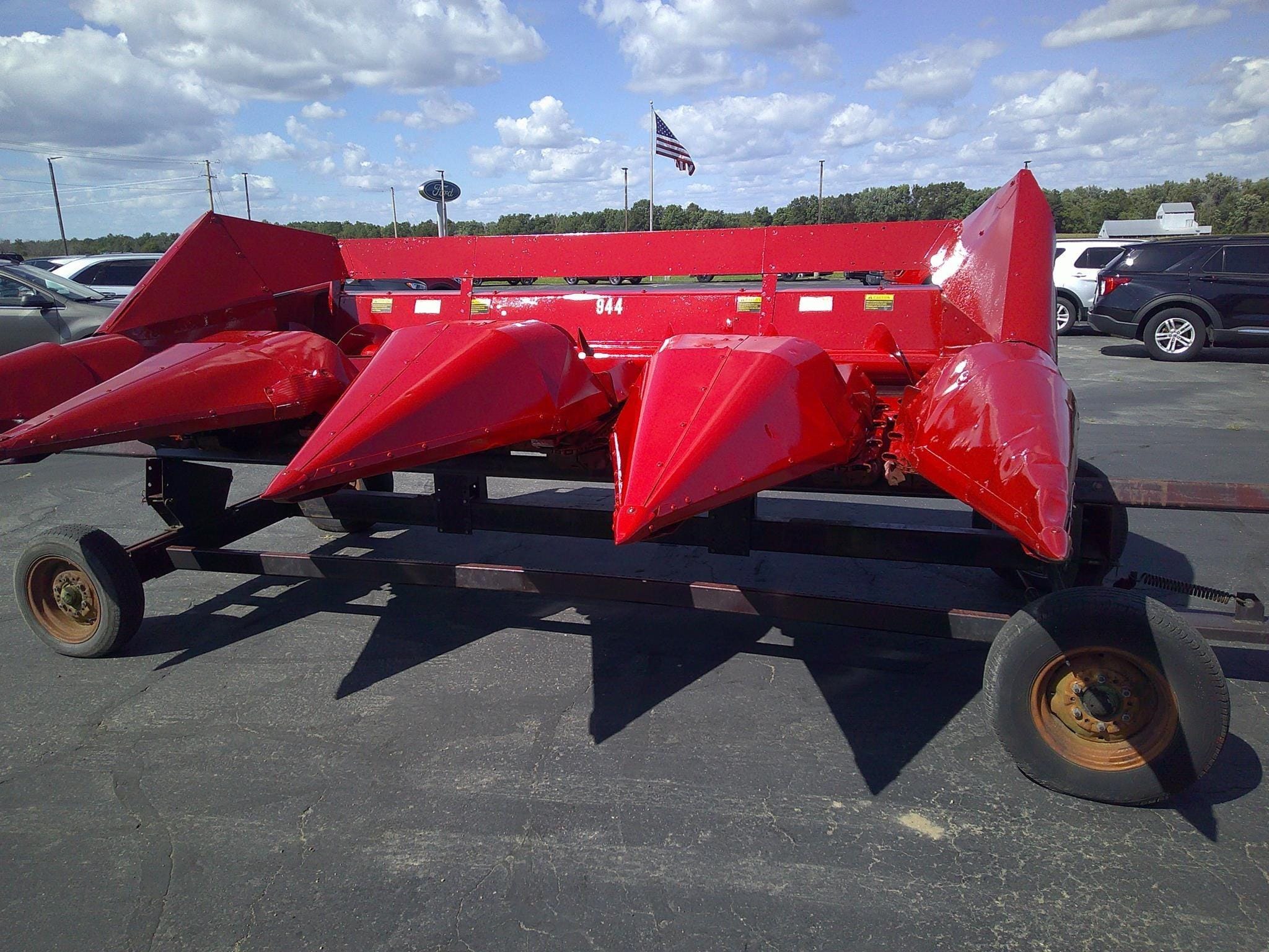 International Harvester 944 Equipment Image0