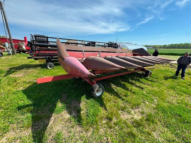 Image of Case IH 1083 equipment image 2