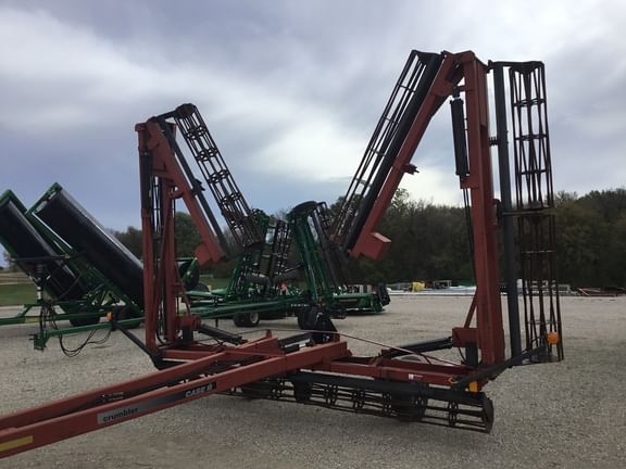 Case IH Crumbler Equipment Image0