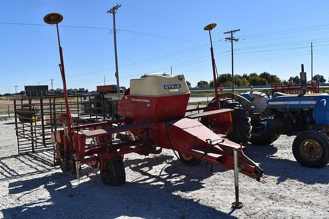 Image of International Harvester 400 equipment image 2