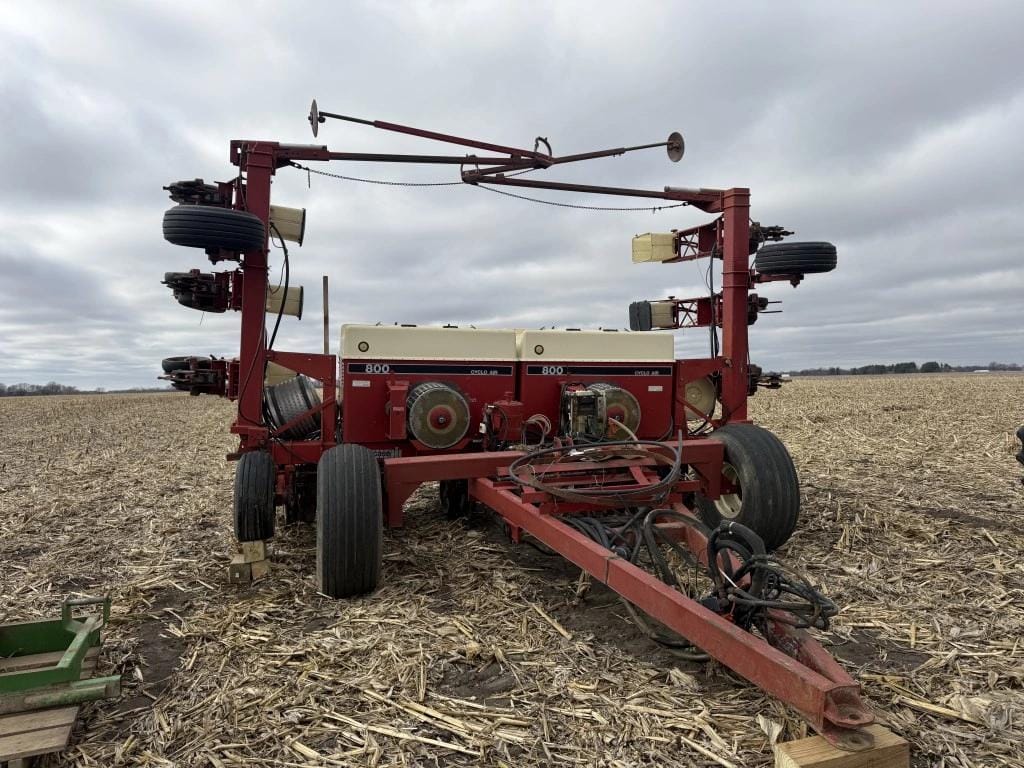 Case IH 800 Cyclo Air Equipment Image0