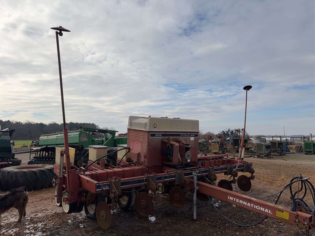 Image of International Harvester 800 Cyclo Air Primary image