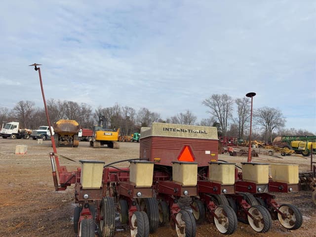Image of International Harvester 800 Cyclo Air equipment image 2