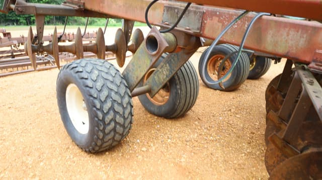 Image of Case IH 596 equipment image 3