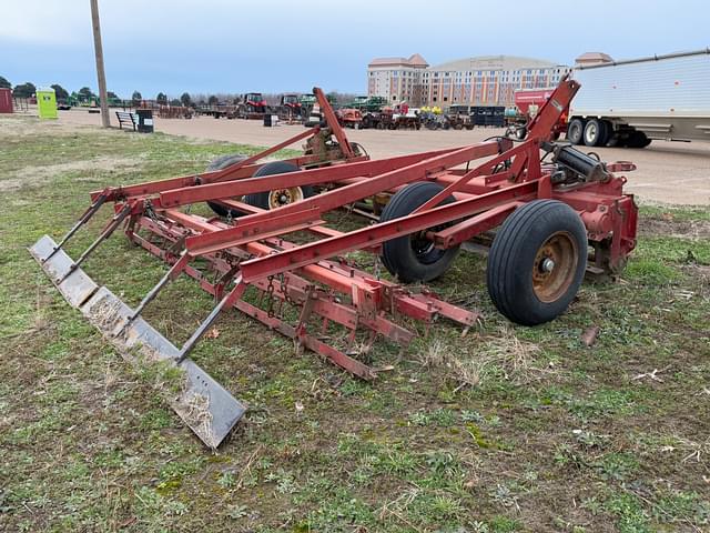 Image of Case IH 568 equipment image 2