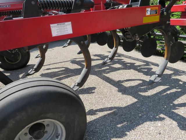 Image of Case IH Ecolo-Tiger 870 equipment image 3