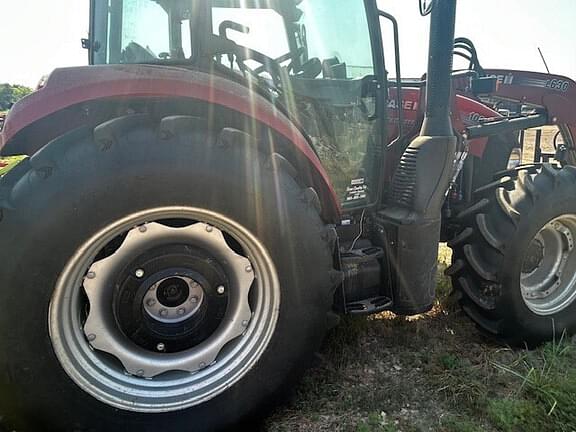 Image of Case IH Farmall 100C equipment image 3