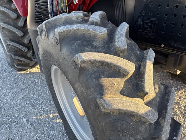 Image of Case IH Farmall 100C equipment image 3