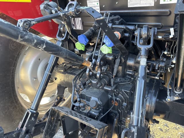 Image of Case IH Farmall 100C equipment image 1