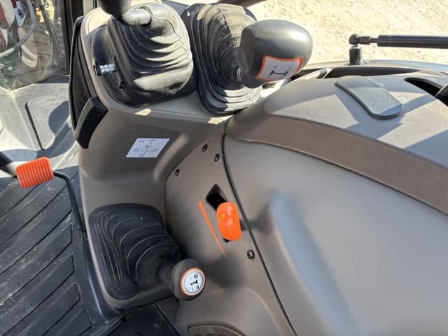 Image of Case IH Farmall 100C equipment image 3