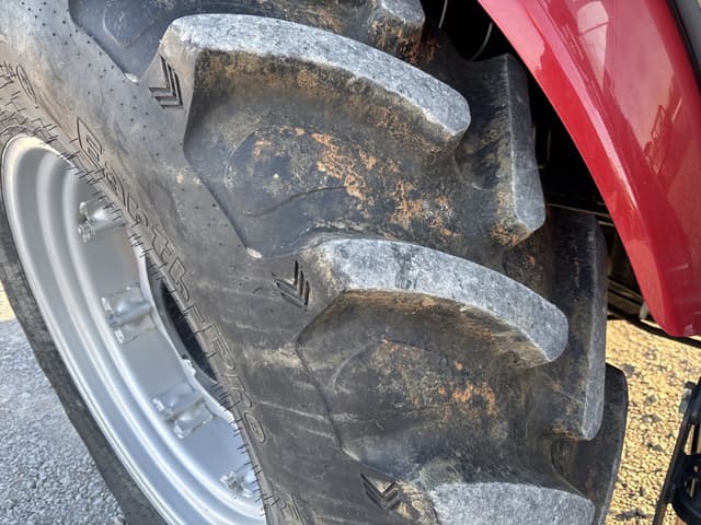 Image of Case IH Farmall 100C equipment image 4