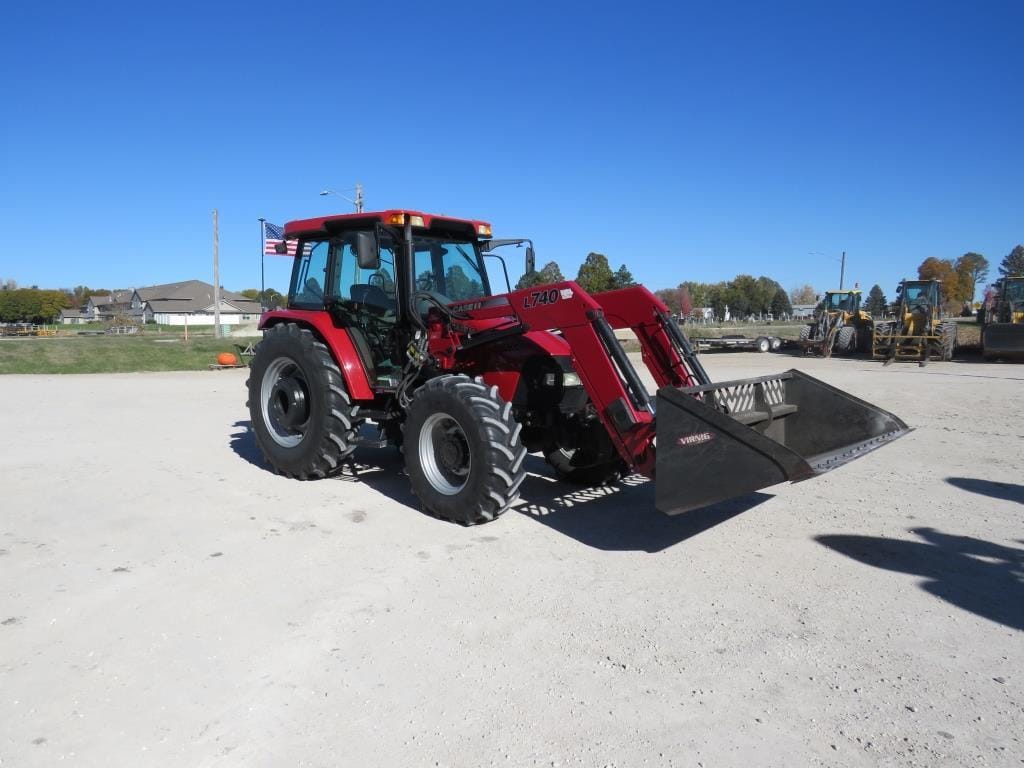 Case IH Farmall 105U Equipment Image0