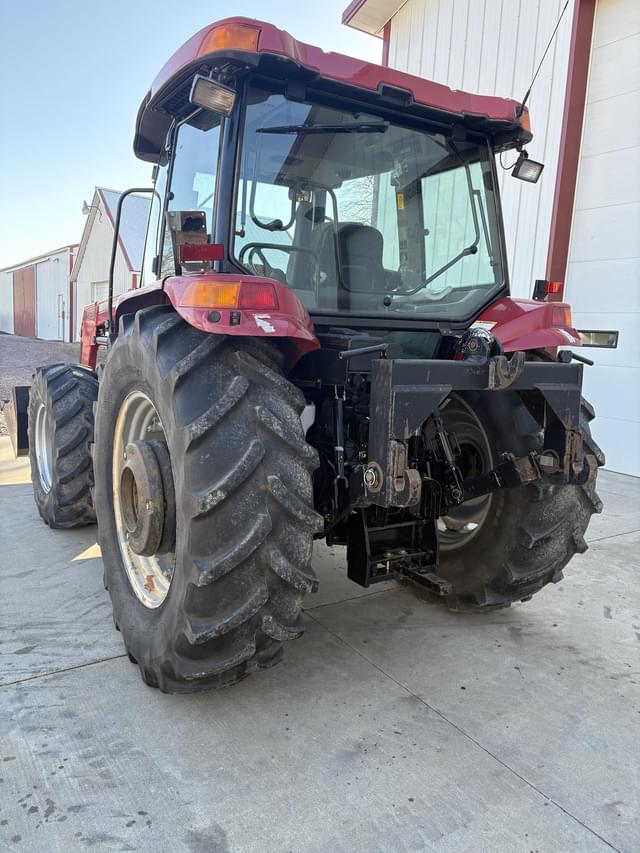 Image of Case IH Farmall 105U equipment image 2