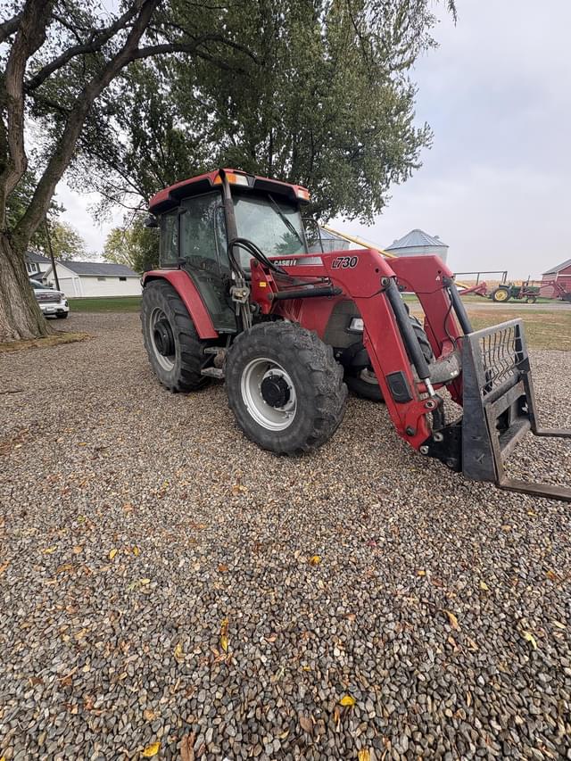 Image of Case IH Farmall 105U equipment image 4