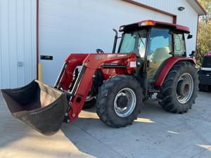 Case IH Farmall 105U Image