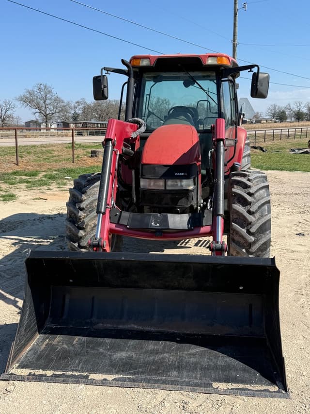 Image of Case IH Farmall 105U equipment image 4