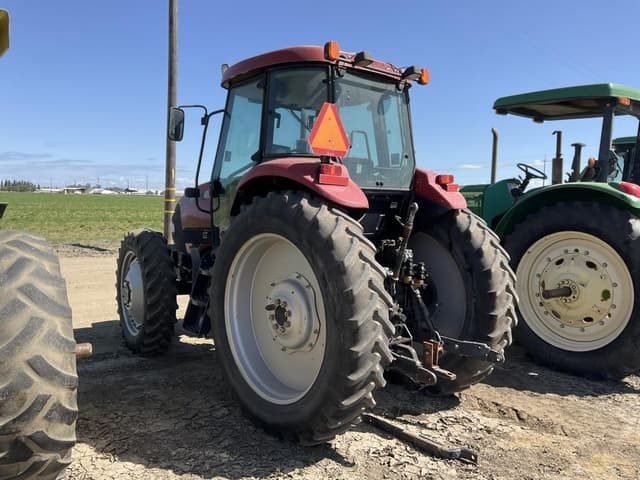Image of Case IH Farmall 110A equipment image 3