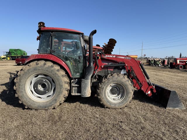 Image of Case IH Farmall 110C equipment image 3