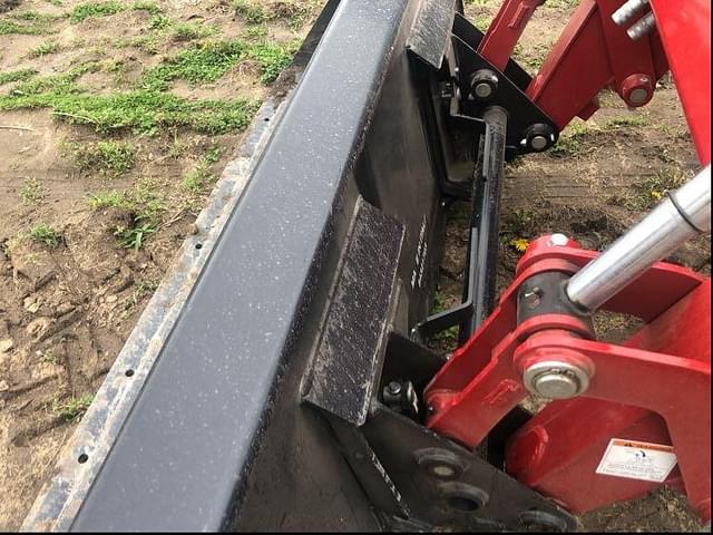 Image of Case IH Farmall 110C equipment image 2