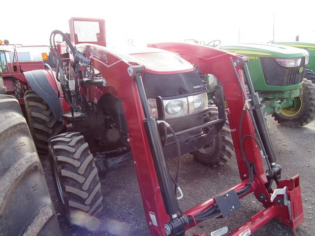 Image of Case IH Farmall 115A equipment image 3