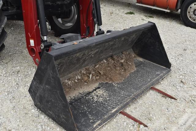 Image of Case IH Farmall 115A equipment image 4