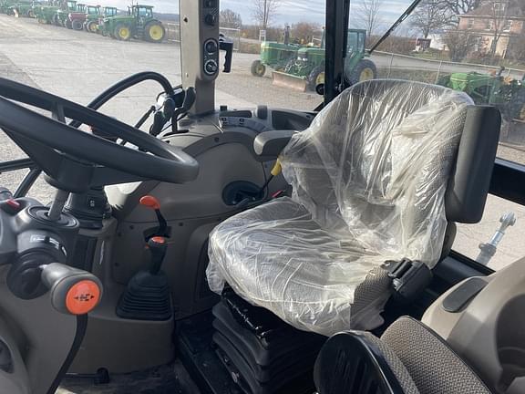 Image of Case IH Farmall 130A equipment image 4