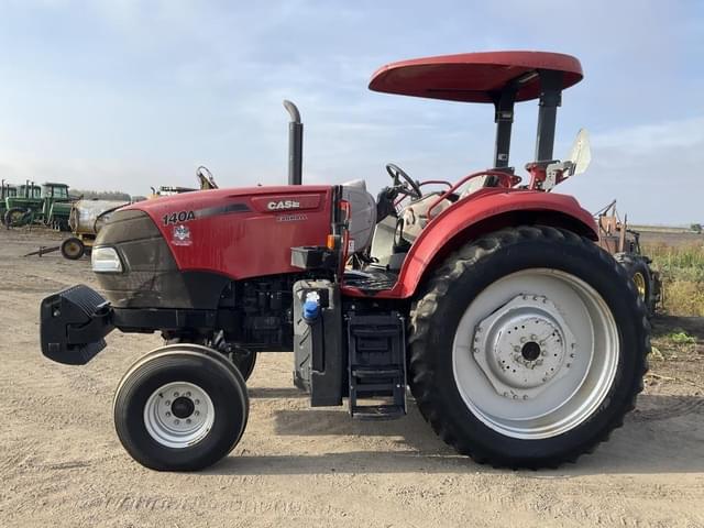 Image of Case IH Farmall 140A equipment image 1