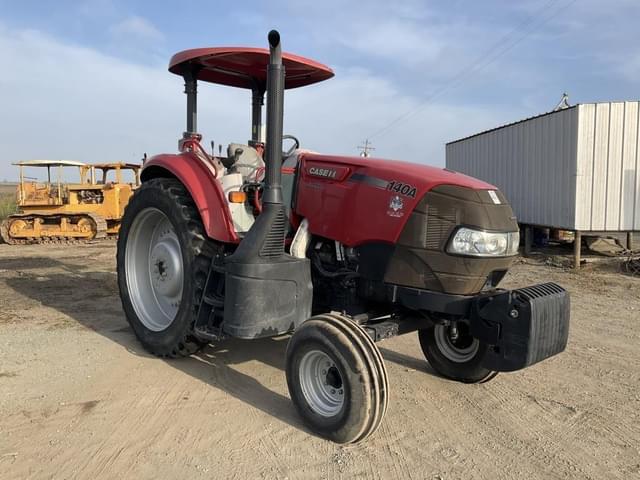Image of Case IH Farmall 140A equipment image 3