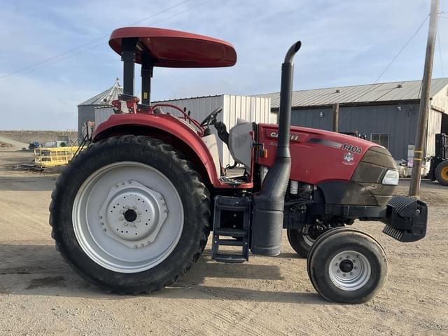 Image of Case IH Farmall 140A equipment image 4