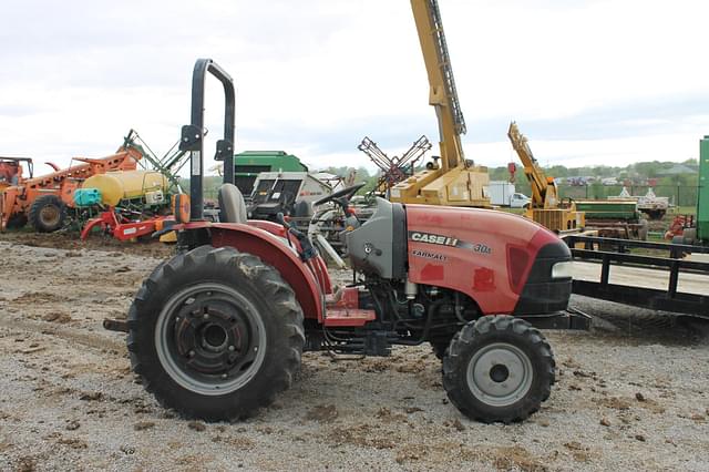 Image of Case IH Farmall 30A equipment image 4