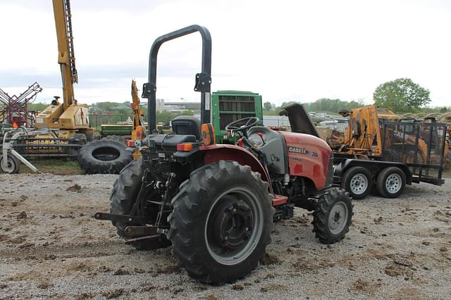 Image of Case IH Farmall 30A equipment image 3