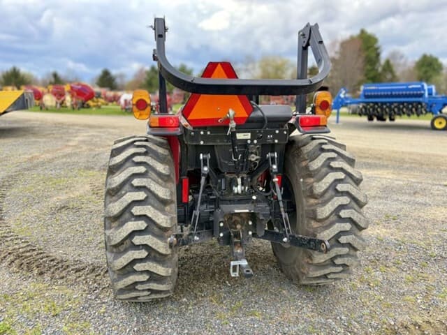 Image of Case IH Farmall 40A equipment image 4