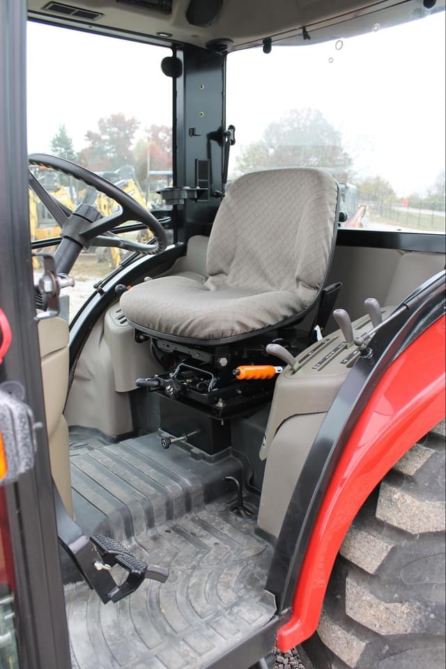 Image of Case IH Farmall 45 equipment image 4